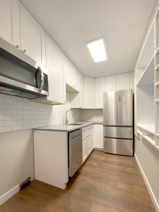 Photo - 2225 S Jasmine St Unit 313