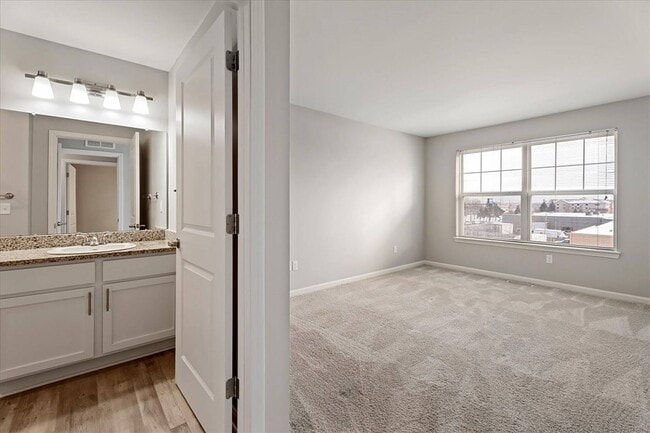 Photo - Midtown Pointe Apartments