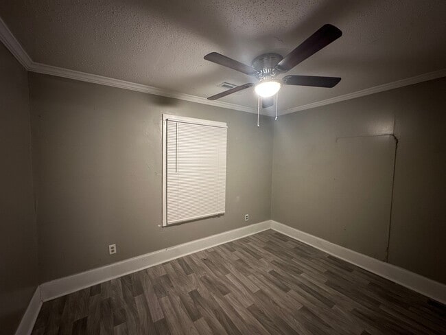 Photo - 2 Bed House! COMING SOON! DEPOSIT-FREE Renting option thru OBLIGO! Deposit Alternative available