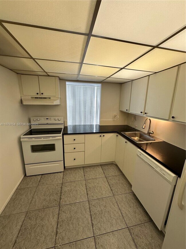 Photo - 2101 Atlantic Shores Blvd Unit 207