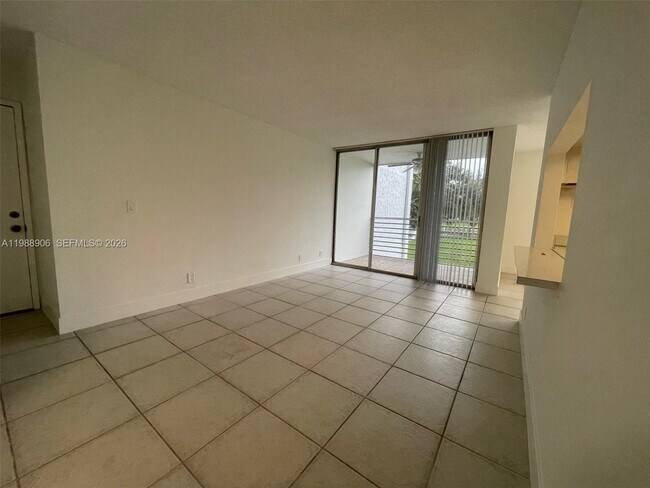 Photo - 9441 Live Oak Pl Unit 209