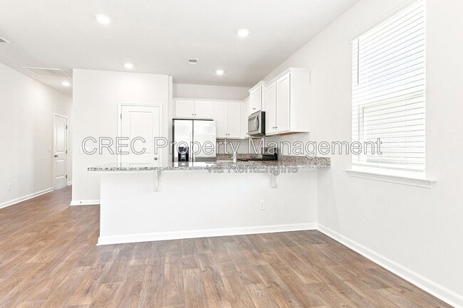 Photo - 817 Lilyford Ln