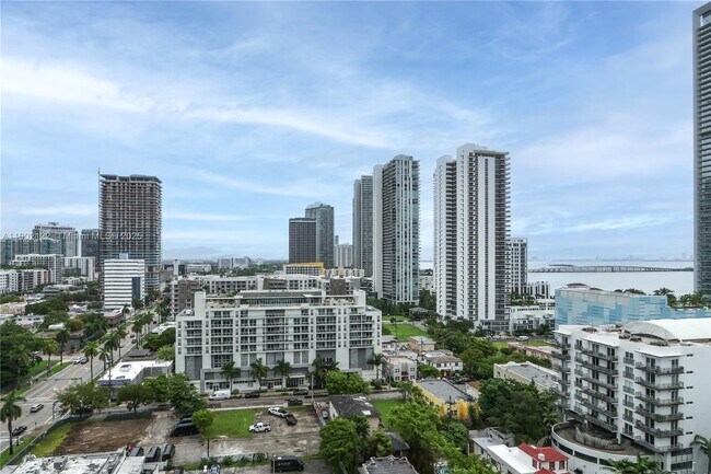 Photo - 333 NE 24th St Unidad 1604
