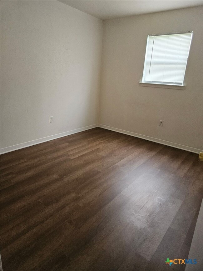 Building Photo - 102 E Avenue A Unit 6