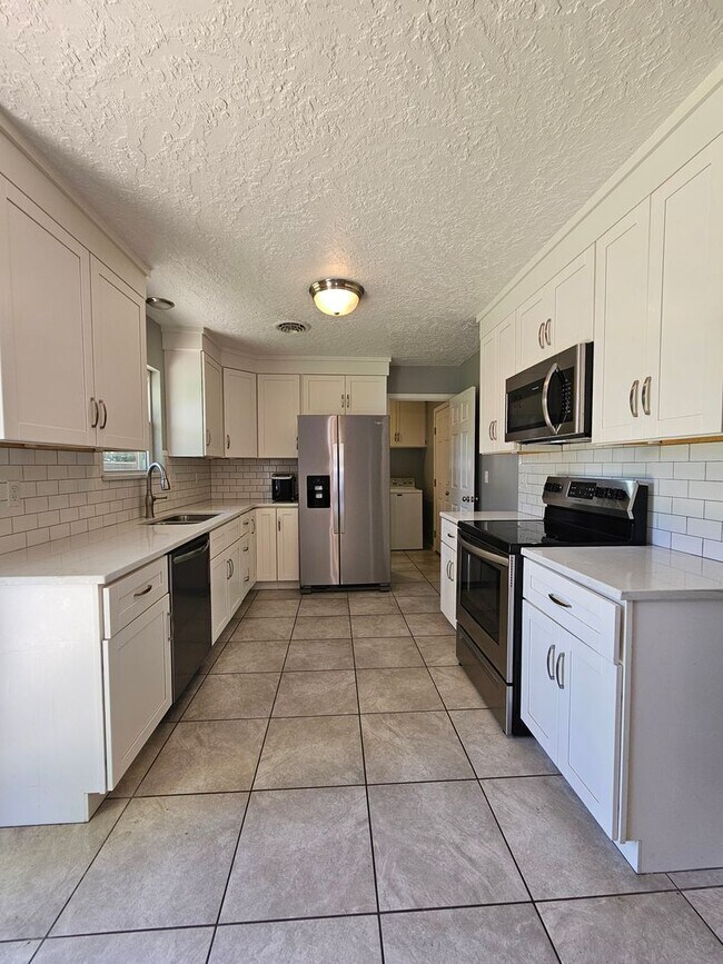 Photo - (3) Bed/(1.5) Bath in Core Norman Avail NOW!