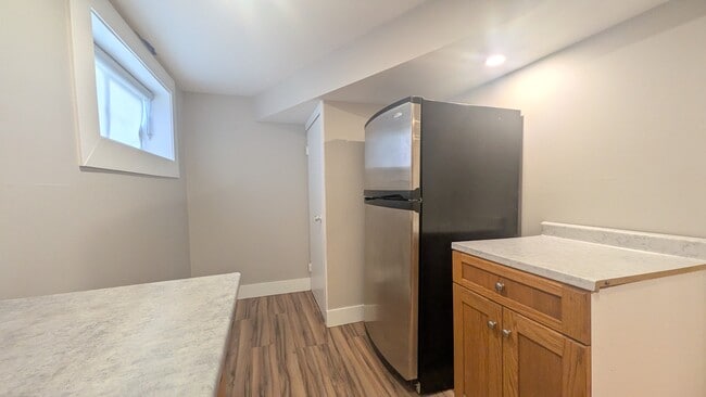 Photo - 46050 Camrose Ave