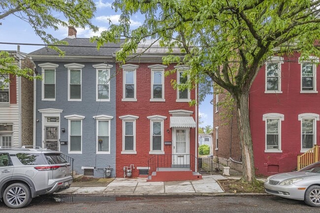 Photo - 560 King St