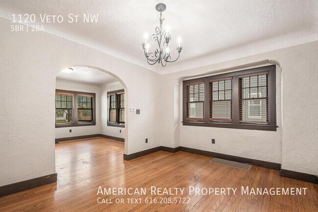 Photo - 1120 Veto St NW