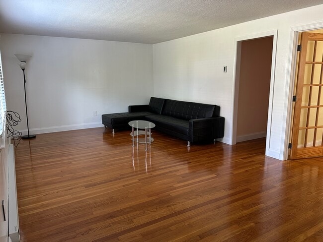 Photo - 6 Gloucester St Unit 2 bedrooms