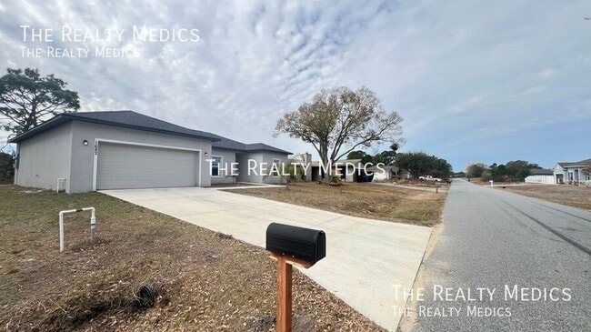 Photo - 1682 Waneta St SE