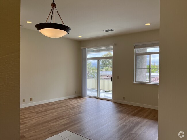 Building Photo - 654 N Santa Cruz Ave Unit F Rental