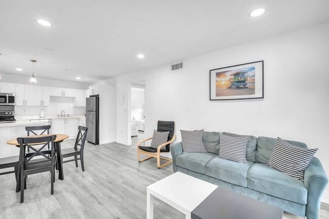 Photo - 653 SW 2nd St Unit SI ID1574013P