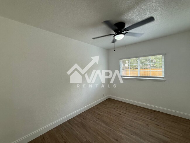 Photo - 4019 Sunrise Bluff Dr