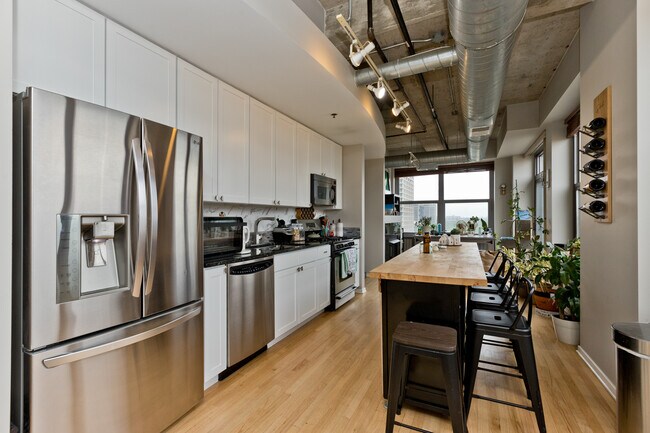 Photo - 933 W Van Buren St Unit 812