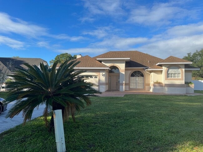 Photo - 664 Wyckliffe Pl