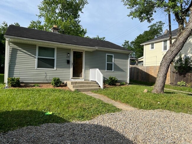Photo - 2171 Aberdeen Ave
