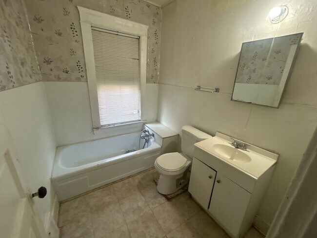 Photo - 759 E 91st St Unidad DN