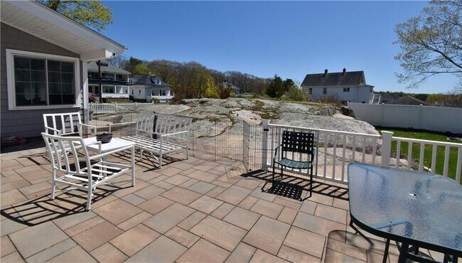 Photo - 210 High St