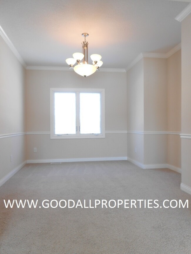 Photo - Spacious 4 Bedroom Home in Urbandale