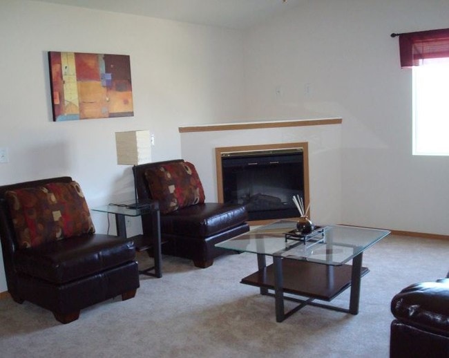 Living Room - Lake Pointe Apartments