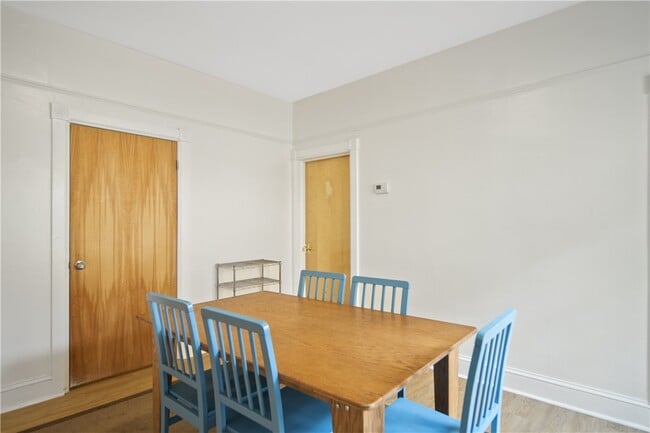 Photo - 921 E State St