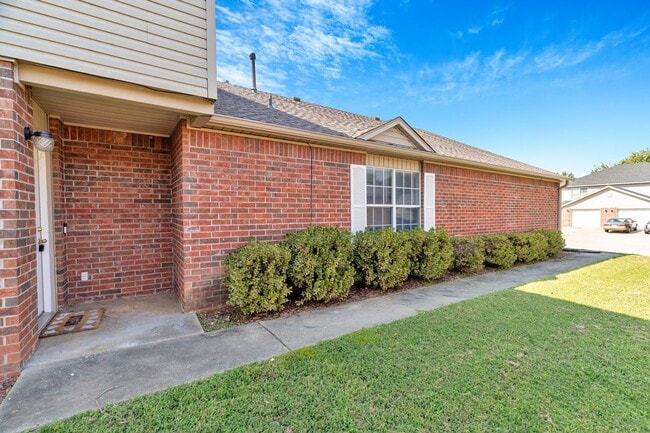 Building Photo - Updated 3-bedroom 2 bath home in Fayettevi...