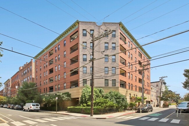 Building Photo - 1001 Clinton St Unit 2F Rental