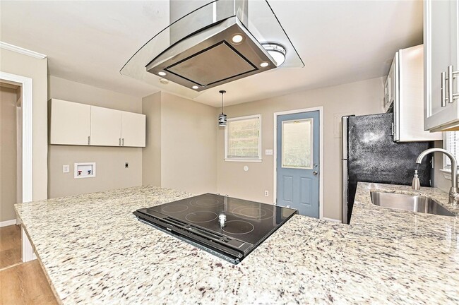 Photo - 321 Hamilton Dr NE