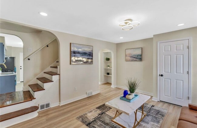 Photo - 407 Short Canal St