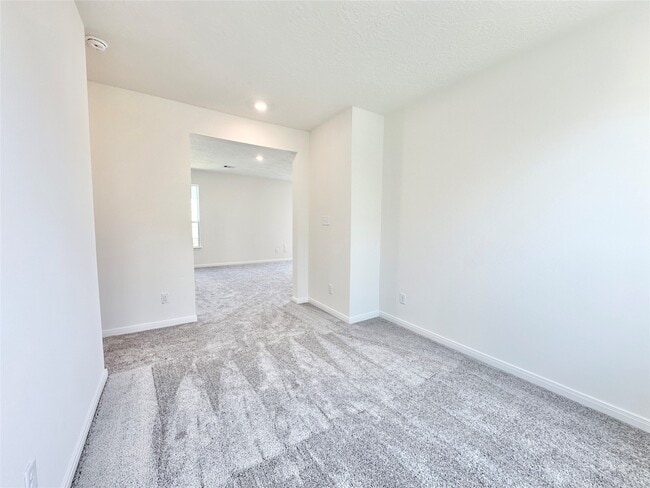 Photo - 562 Broken Boulder St