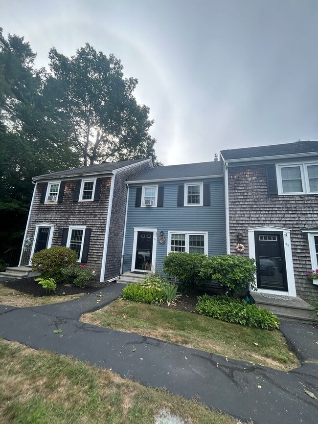 Building Photo - Wonderful 2 Bedroom, 1.5 bathroom condo w/...