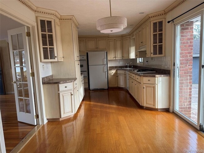 Photo - 14 Genesee Dr