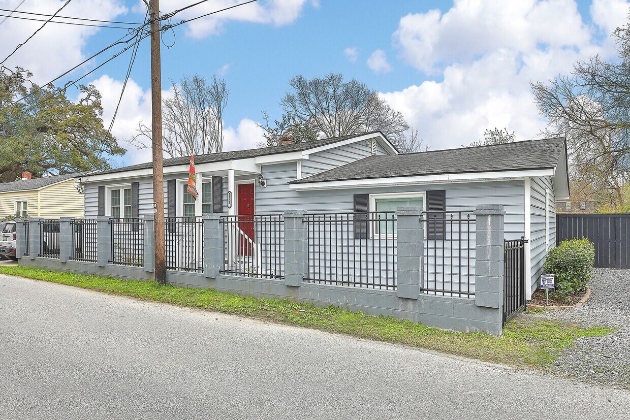 Renovated Home in the Heart of West Ashley! - Renovated Home in the Heart of West Ashley!
