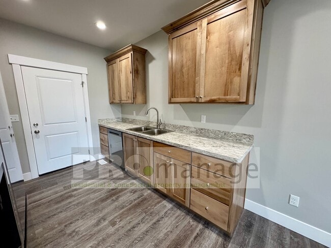 Photo - Near New - 2 Bed, 1 Bath Apartment Unit 840 #4