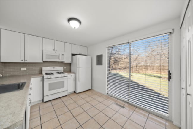 Photo - 430 Normandie Ln