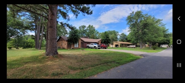 Photo - 211 Woodbine Dr House