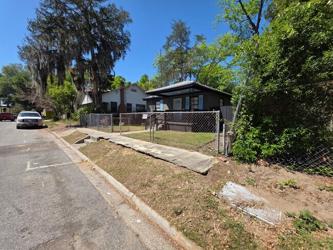 Photo - 206 W 60th St