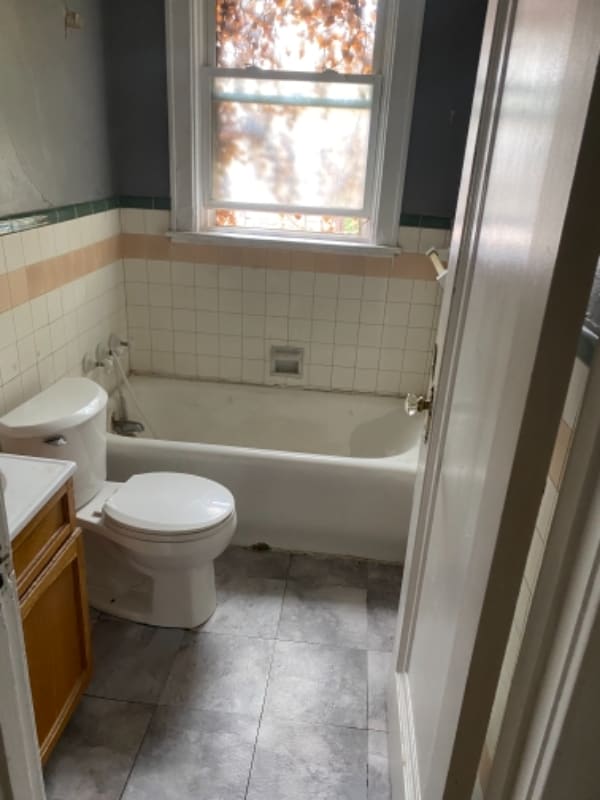 Photo - 1115 Rossmore Ave