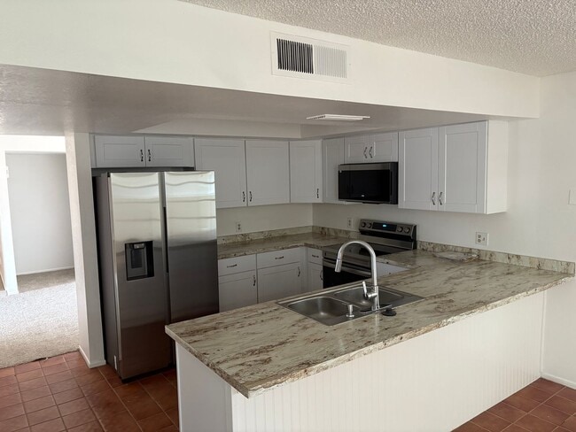 Photo - 923 W Posada Ave