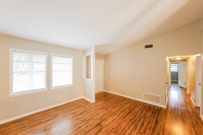 Photo - 616 Bellevue St