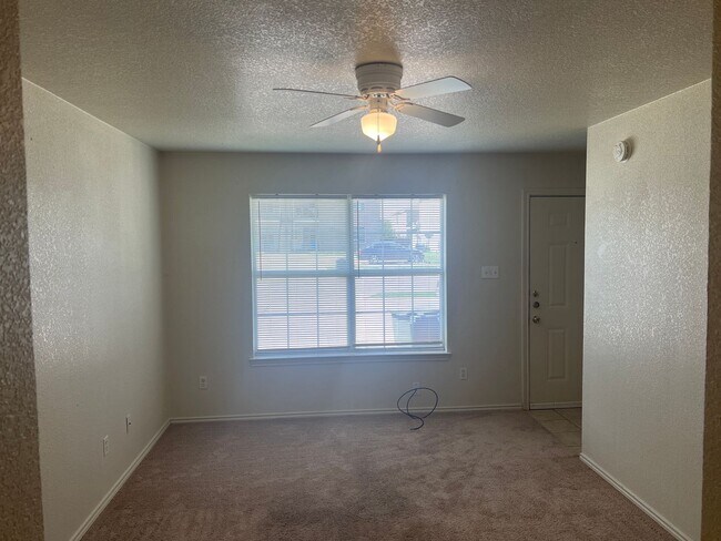 Photo - 3300 Hereford Ln Unidad B