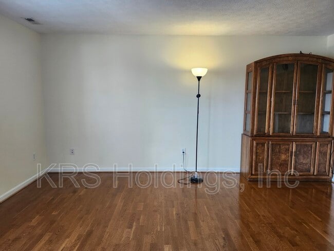 Photo - 327 Emerson Ln
