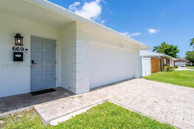 Photo - 669 NW 15th Ct