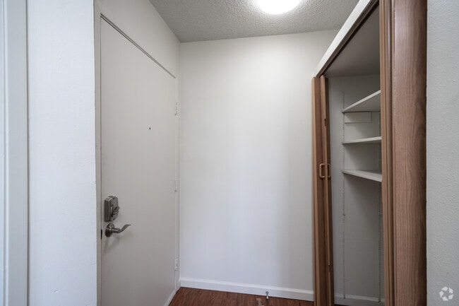 1 dormitorio, 1 baño, 550 pies cuadrados, entrada principal