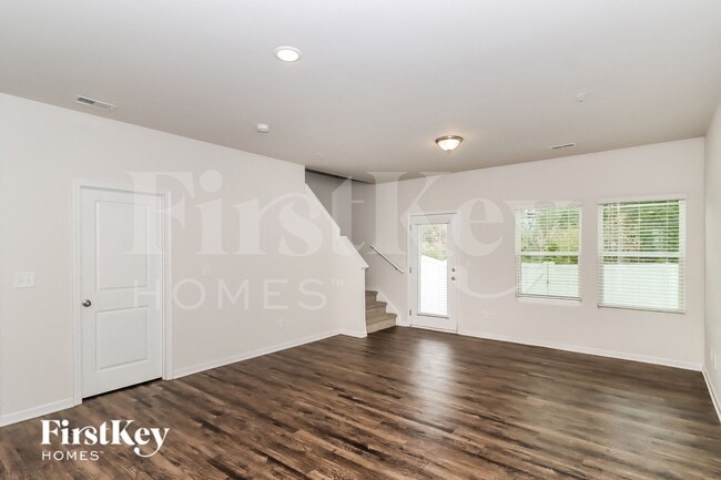 9422 Village View Ct NW