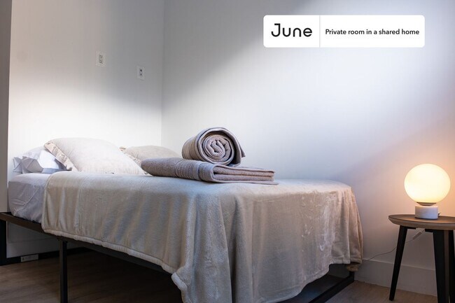 Room in Shared 4 bed/2 bath home in Dupont Circle