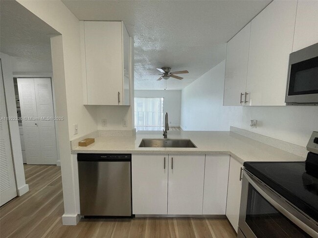 Photo - 8700 N Sherman Cir Unit 501