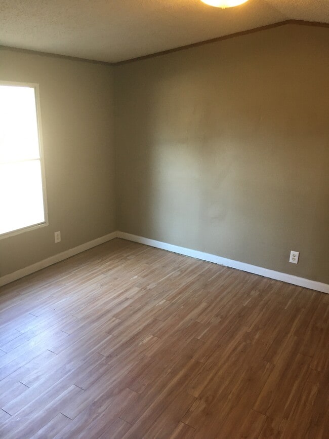 Photo - 815 Clutts Rd