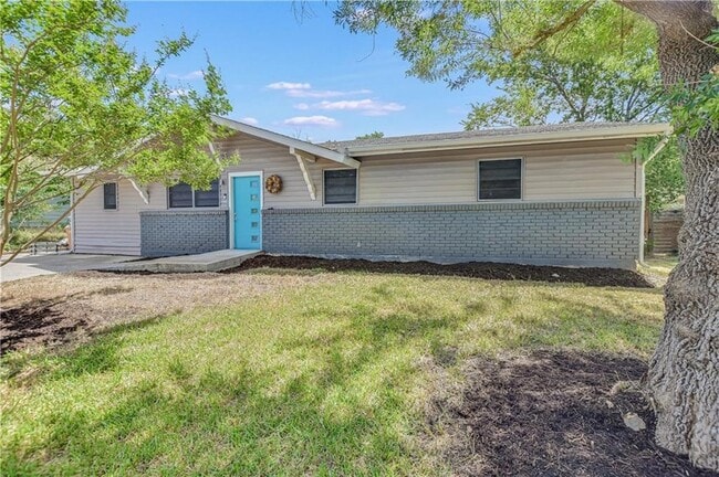 Building Photo - 5213 Gladstone Dr