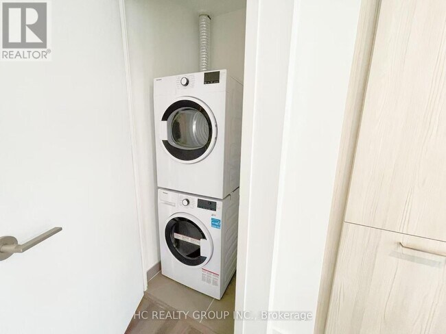 Photo - 65 Mutual St Unité 605